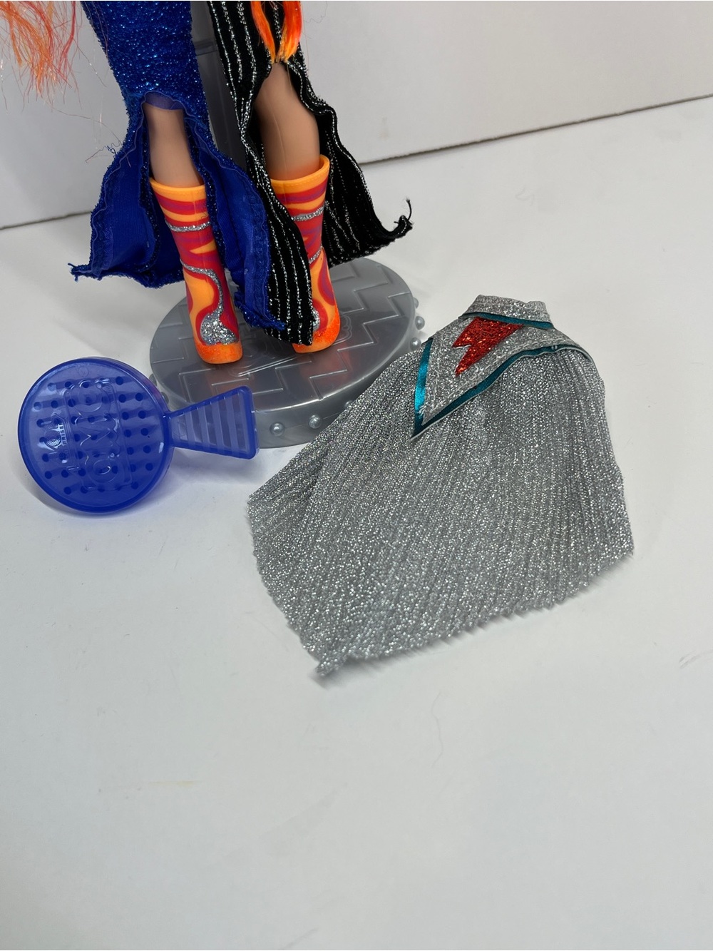LOL Surprise OMG Fashion Doll Dance Dance Major Lady With Stand Brush Outfit - Picture 2 of 11